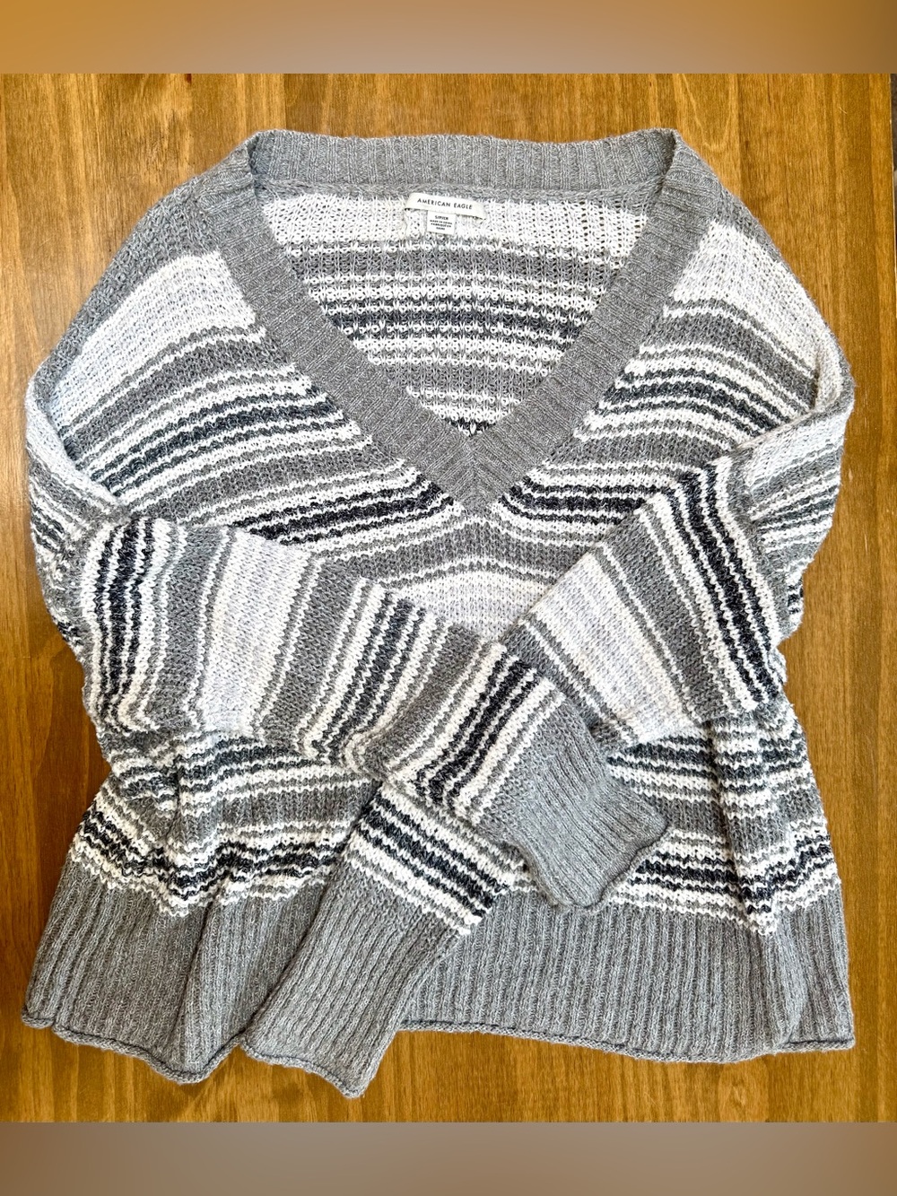 American Eagle Knit Top - Gray & White Size Small